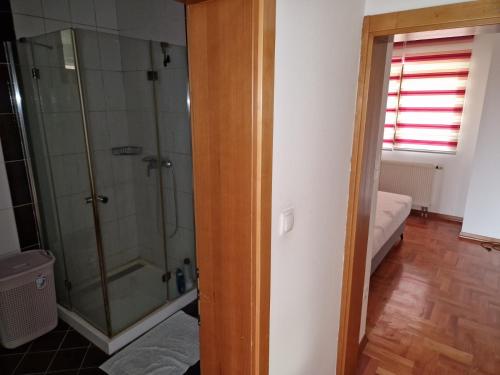 a bathroom with a shower with a glass door at Odmaralište Islovo Brdo in Prnjavor