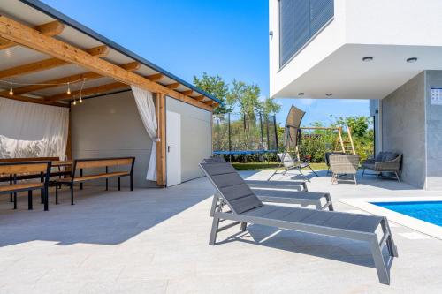 Πισίνα στο ή κοντά στο Villa Tiki