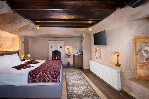 Кровать или кровати в номере Cappadocia Fairy Chimneys Selfie Cave Hotels - Special Class