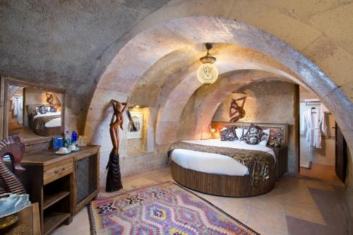 Кровать или кровати в номере Cappadocia Fairy Chimneys Selfie Cave Hotels - Special Class