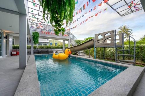 Bazén v ubytování Aurora Pool Villa Cha-am nebo v jeho okolí