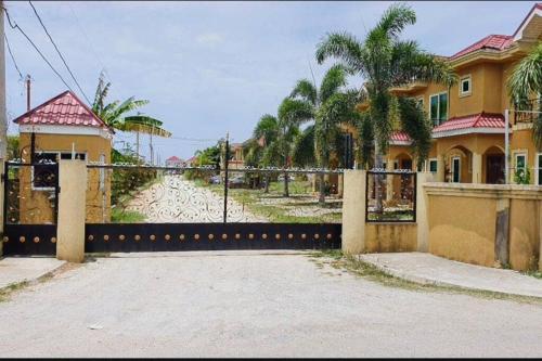 Foto dalla galleria di Glenmuir La Ville - Gated Com May Pen a May Pen