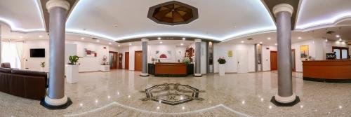 a large room with columns and a lobby at San Raffaele Hotel Restaurant & Resort in Castelluccio Superiore