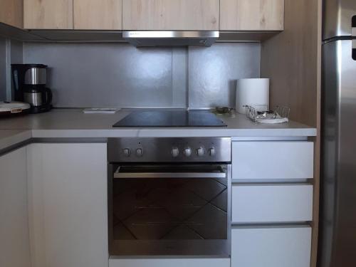a kitchen with a stove top oven in a kitchen at Villa Aroma in Polykhrono