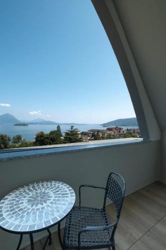 a balcony with a table and two chairs and a window at Residence Carl&Do in Baveno