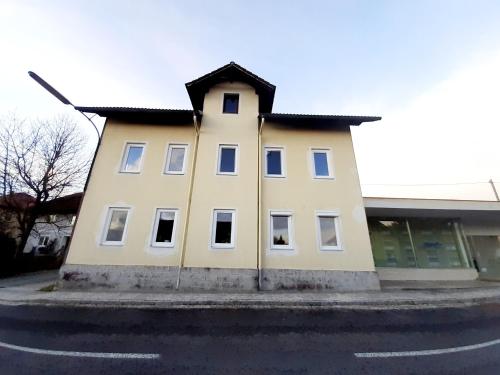 a large yellow building on the side of a street at Große Altbauwohnung auf dem Land in Kallham