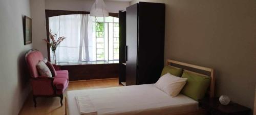 Giường trong phòng chung tại short stay loft at Thessaloniki
