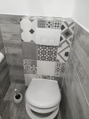 Ένα μπάνιο στο La Terracotta Rer C -N104-A6