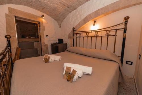 a bedroom with a bed with towels on it at Suite Pietra Bianca - Relax & SPA in Martina Franca