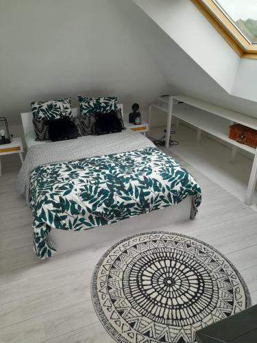 Postel nebo postele na pokoji v ubytování Logement convivial, charmant et spacieux