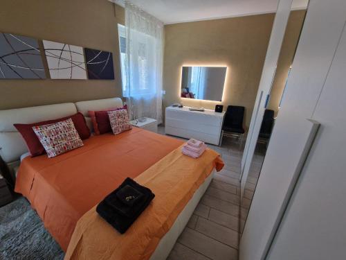 Ένα ή περισσότερα κρεβάτια σε δωμάτιο στο VARESE PRIME - Air conditioning - Free private parking - Stazione dei treni a 100 mt - Centro Città - Intero appartamento con 2 bagni