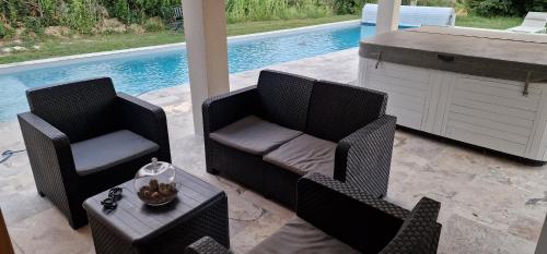 a patio with two chairs and a table and a tub at Terre de Lumière 3 in Nyons