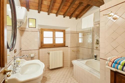 Bilik mandi di Villa Augusto