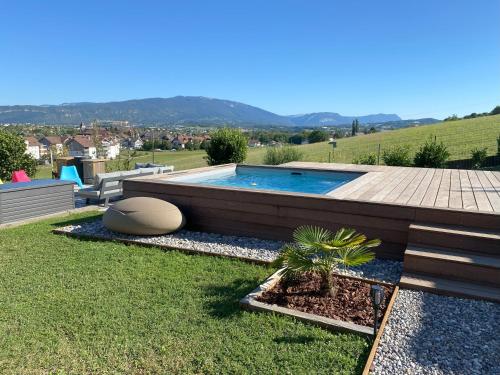 a backyard with a swimming pool and a patio at FalHappy House in Poisy