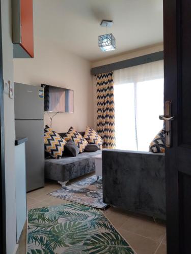 a living room with a couch and a window at شاليهات بورتو مطروح فيو بحر Porto Matrouh Sea View Families Only in Marsa Matruh