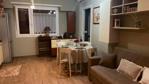 Frank Host Roma Lux , Metro A a 50 m, simple check-in con codice a qualsiasi orario