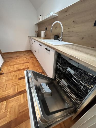 Kuchyň nebo kuchyňský kout v ubytování Apartments & wellness Kal Koritnica