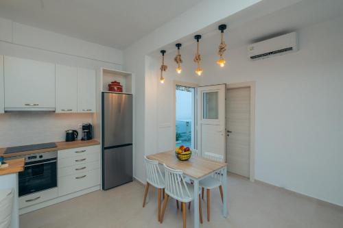 Η κουζίνα ή μικρή κουζίνα στο Loukoum House