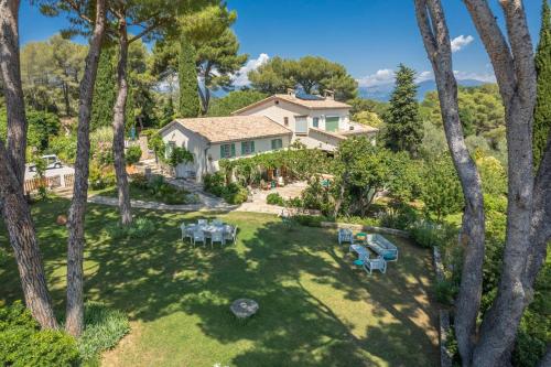an aerial view of a house with trees at Domaine des Encourdoules in Vallauris