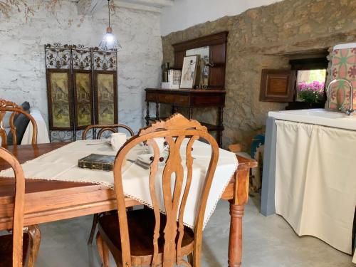 a dining room with a wooden table and chairs at La Grulla Gris in Perales del Puerto