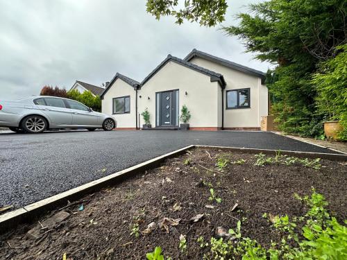 Gallery image of Your Perfect Getaway with Hot Tub in Hale
