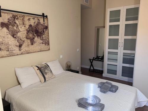 Apartment in monumental square Madrid Center
