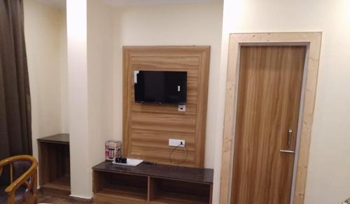 TV a/nebo společenská místnost v ubytování Pinnacle Vesta Botique Stay