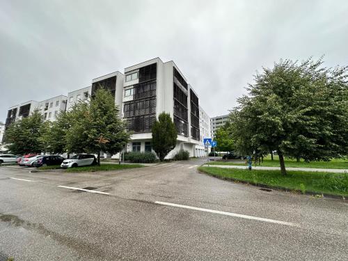 Lanište - Prelijep stan, balkon, wifi + besplatan parking