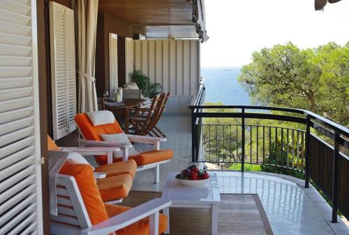 Beach apartment overseeing the sea
