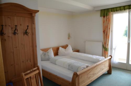 Alpenlandhotel Rodeneggerhofにあるベッド