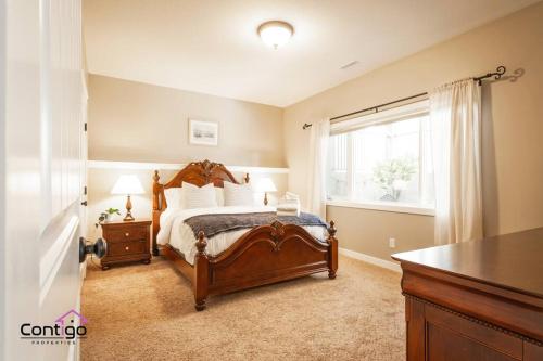 Gallery image of Luxury Retreat, Sleeps 12, AC, Patio, 5 min to YQL in Lethbridge