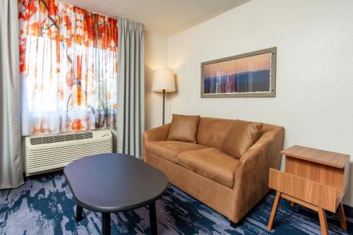 Гостиная зона в Fairfield Inn by Marriott North Little Rock
