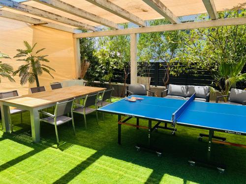 Instalaciones para jugar al ping pong en Luxurious house in Ness Tziona o alrededores