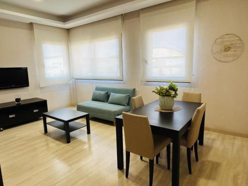 Televisyen dan/atau pusat hiburan di Hotel Ignacio - PalomarGroup