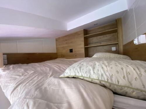 Studio 9M2 Champs Elysees Arc de Triomphe75008 Paris