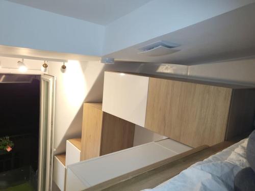 Studio 9M2 Champs Elysees Arc de Triomphe75008 Paris