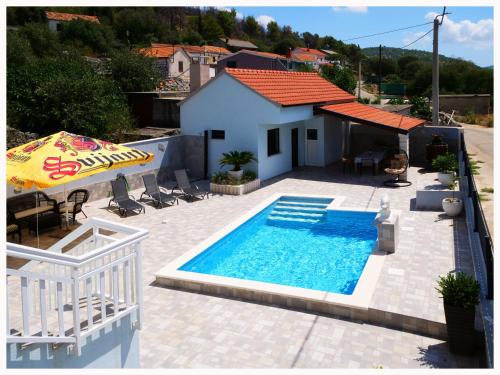 House Luketini dvori