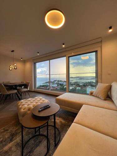 Uma área de estar em Apartment Touch The Sky Split