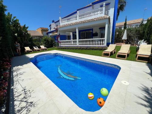 Chalet con piscina privada, parking y zona BBQ
