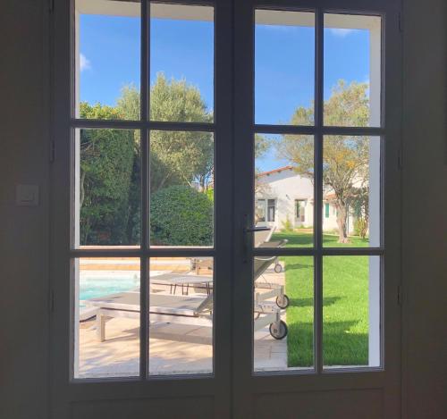 Κήπος έξω από το Beautiful villa 4BR with jacuzzi near the beach