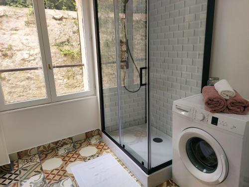 Ванна кімната в Château Rubis - Hypercentre Historique au pied du château - Netflix