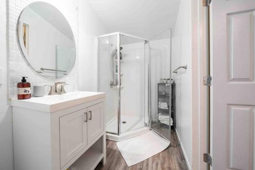 Koupelna v ubytování Relax in a Quaint Private and Cozy Guest House