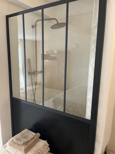 a mirror with a bed in a room at Maison typique Corse écologique in Coti-Chiavari