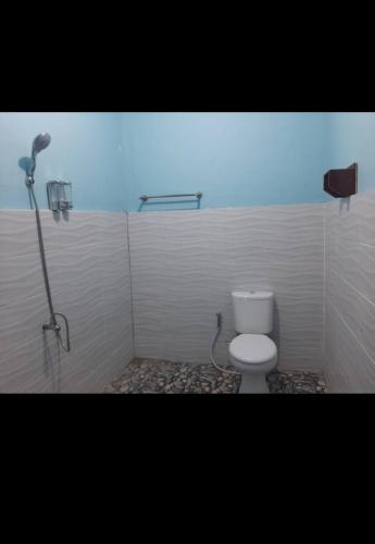 Ванная комната в RIUNG LALONG TERONG Guest House