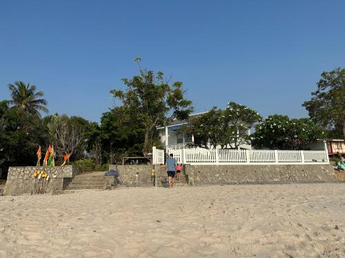Fotografie z fotogalerie ubytování Huahin Beach House Right on the Beach v destinaci Hua Hin