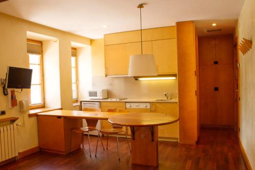 Apartaments Vall de Núria tesisinde mutfak veya mini mutfak