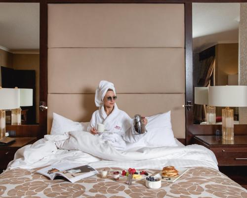 Katil atau katil-katil dalam bilik di Riyadh Marriott Hotel