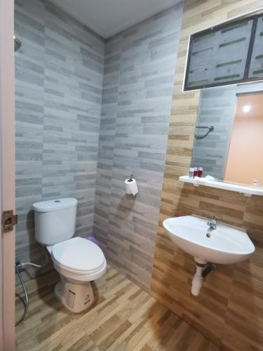 a bathroom with a toilet and a sink at Numhom Resort in Ban Nong Chum Saeng