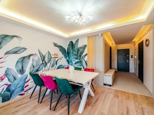 Fotografie z fotogalerie ubytování RAINFOREST APARTAMENT v destinaci Ghimbav