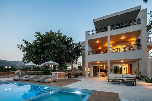 Kolam renang di atau dekat dengan Tree Life Residence